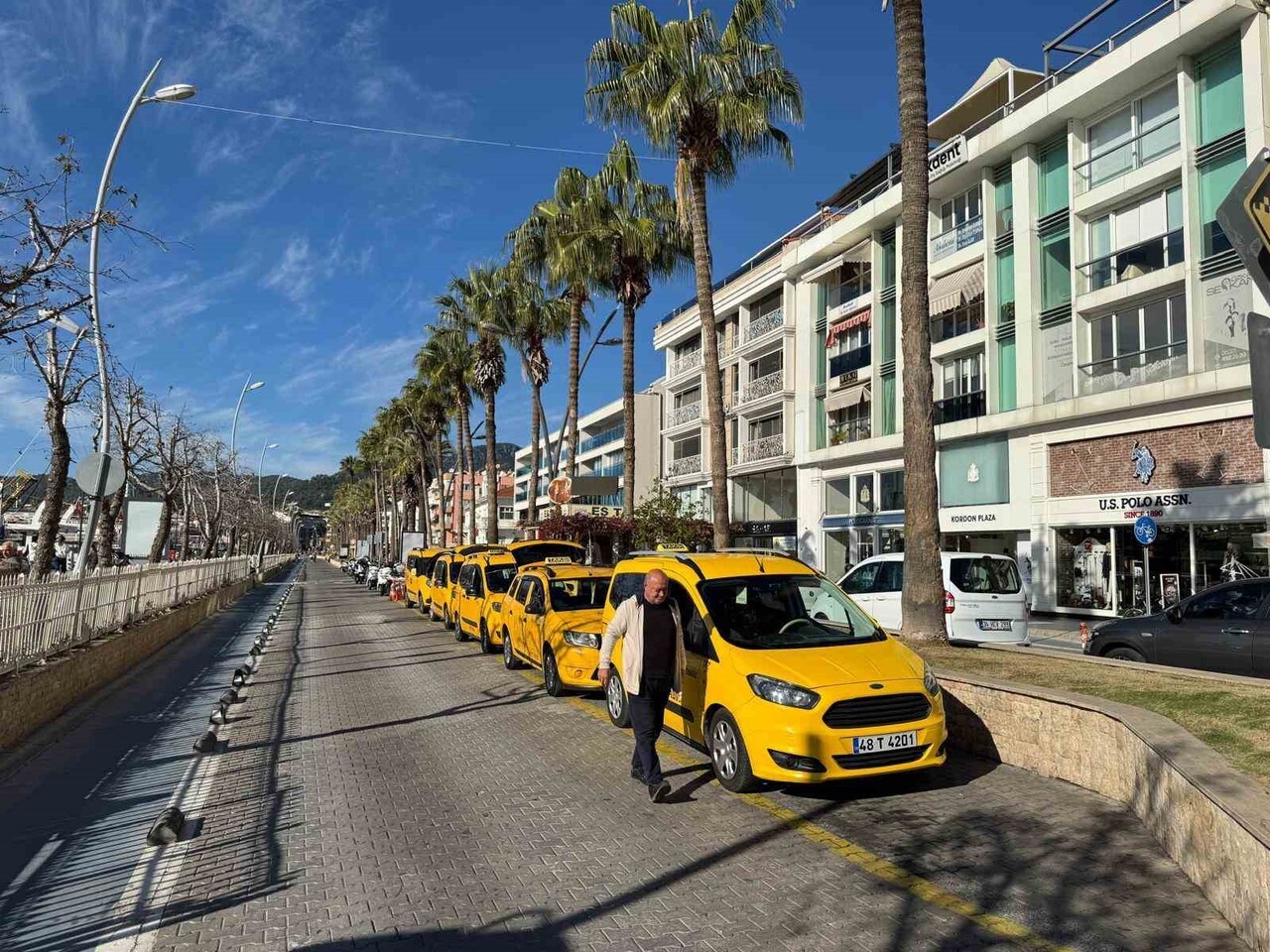 MUĞLA’NIN MARMARİS İLÇESİNDE BELEDİYE BAŞKANI ACAR ÜNLÜ’NÜN MARİNA BÖLGESİNDE HAYATA GEÇİRMEK...