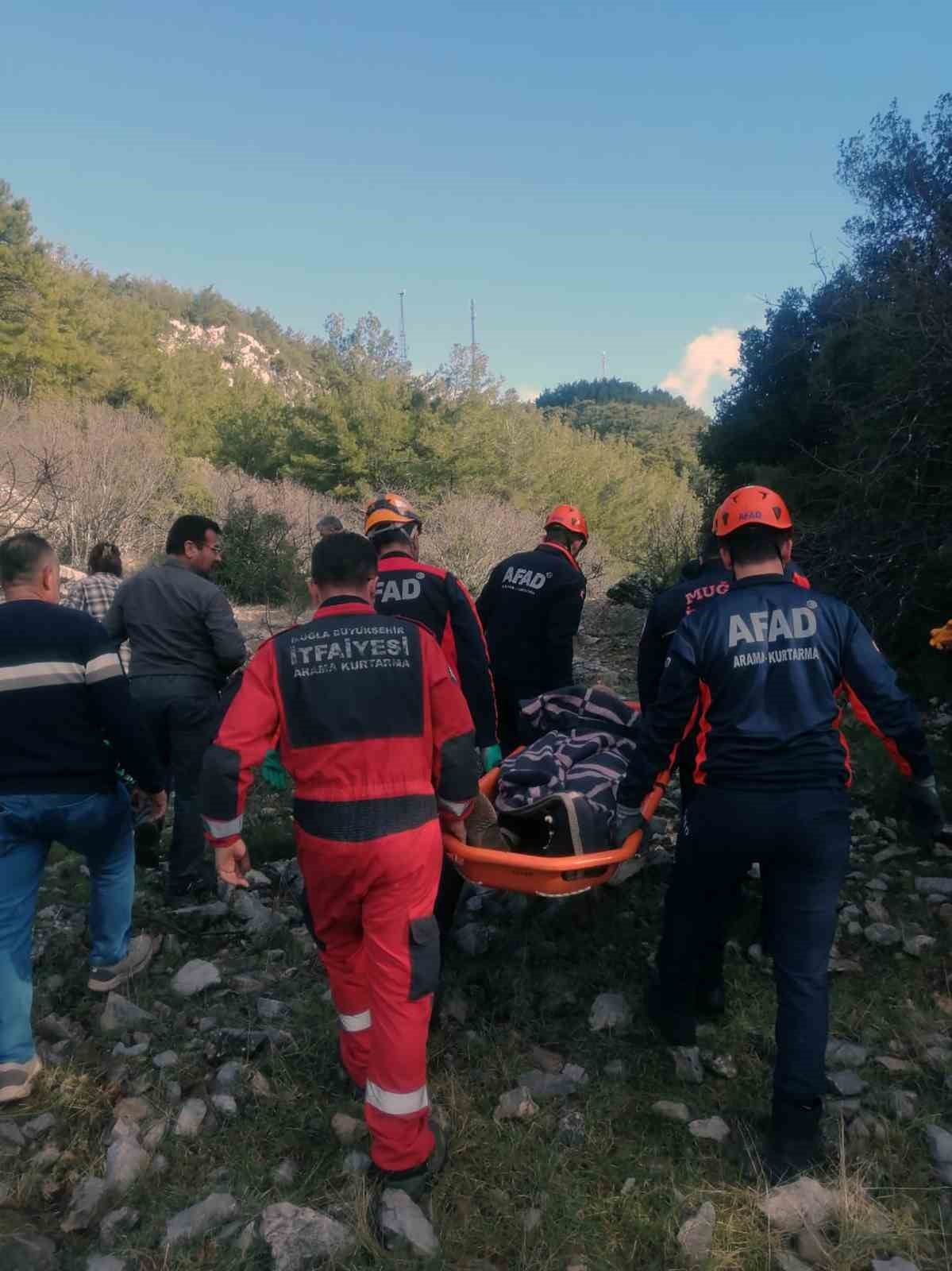 MUĞLA’NIN MENTEŞE İLÇESİ KIRSAL SARNIÇ MAHALLESİNDE HAYVAN OTLATAN 72 YAŞINDAKİ VATANDAŞ, KAYALIK...