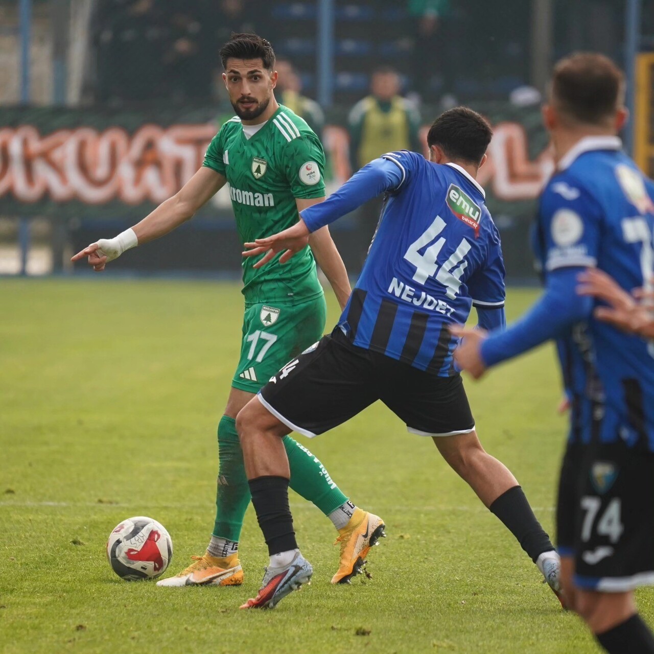 MUĞLASPOR DEPLASMANDA ZİRVEYİ KAPTI LİDERLİK KOLTUĞUNA OTURDU