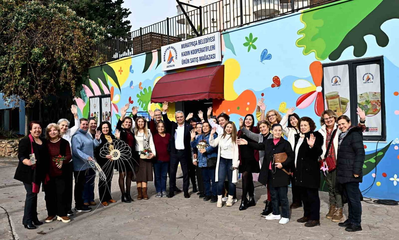 MURATPAŞA BELEDİYESİ, YENİ YIL ÖNCESİNDE KADIN EMEĞİNİ VE YARATICILIĞI DESTEKLEYEN BİR ETKİNLİĞE...