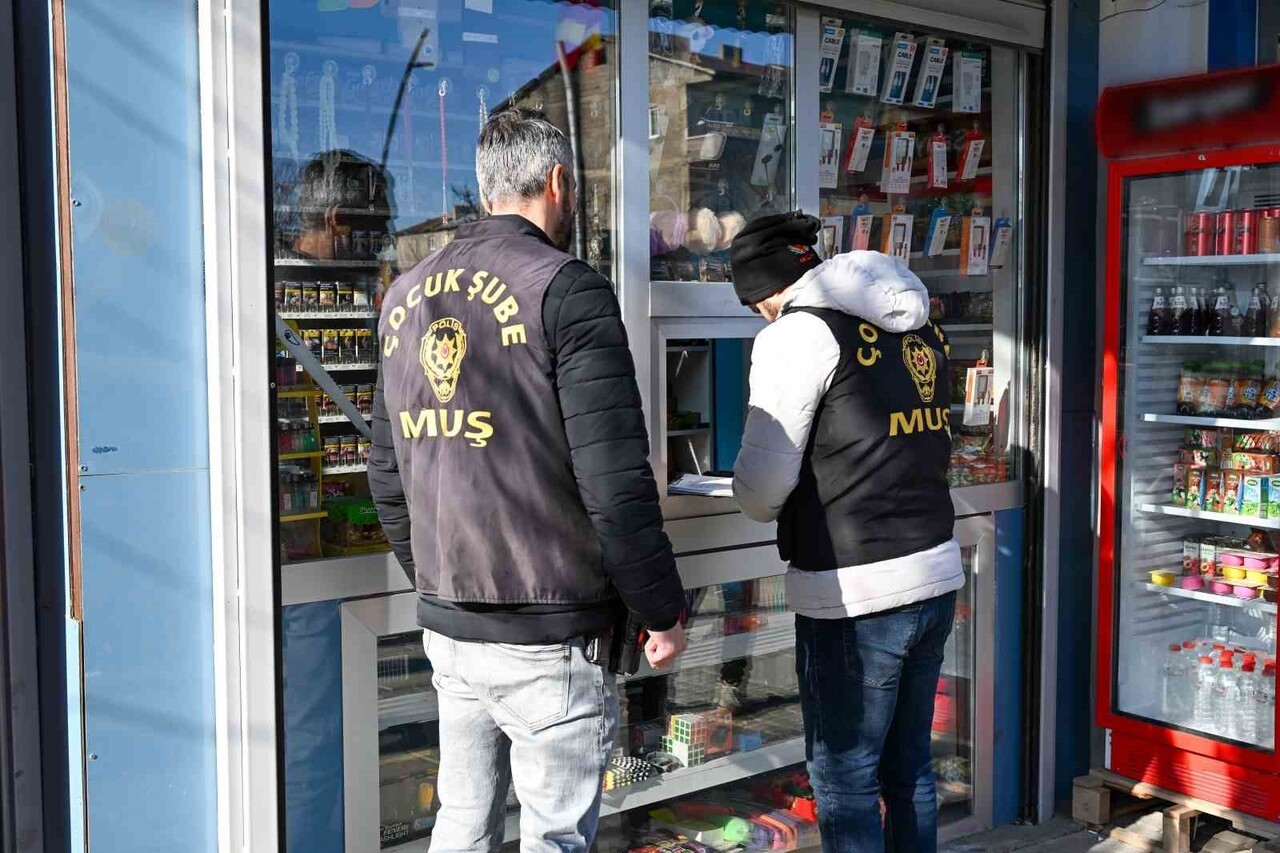 MUŞ İL EMNİYET MÜDÜRLÜĞÜ TARAFINDAN OKUL VE OKUL ÇEVRELERİNDE GERÇEKLEŞTİRİLEN DENETİMLERDE 228...