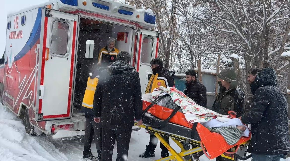 MUŞ’TA KRONİK RAHATSIZLIKLARI BULUNAN VE NEFES DARLIĞI ŞİKÂYETİYLE 112 ACİL ÇAĞRI MERKEZİ’NE...