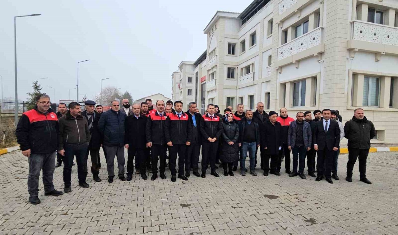 MUŞ TARIM VE ORMAN İL MÜDÜRLÜĞÜ TARAFINDAN HAYATA GEÇİRİLEN "ALTIN KANATLARA YENİ KOVAN" PROJESİ...