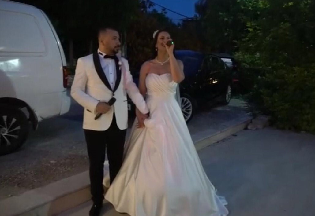 MÜZİK TUTKUNU BAŞKAYA ÇİFTİ, DÜĞÜNLERİNDE ANKARALI COŞKUN'A AİT 'NE BİLSİN ELLER' ŞARKISINI...