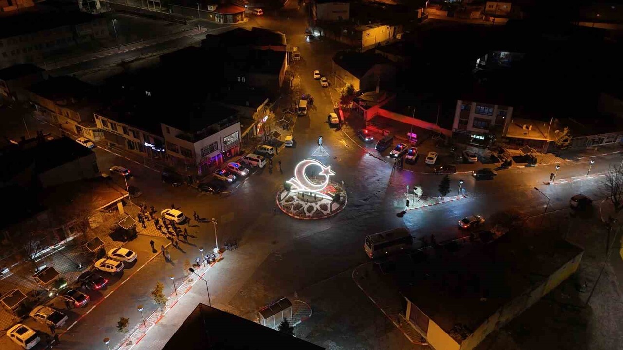 NEVŞEHİR'İN DERİNKUYU İLÇESİNE BAĞLI YAZIHÜYÜK BELDESİNDE GEÇEN HAFTA BİR HALI SAHA MAÇININ...