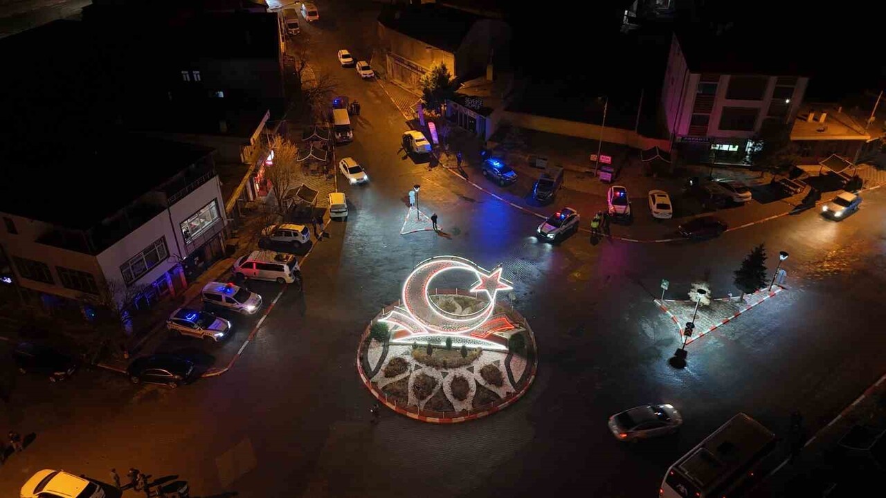 NEVŞEHİR'İN DERİNKUYU İLÇESİNE BAĞLI YAZIHÜYÜK BELDESİNDE GEÇEN HAFTA BİR HALI SAHA MAÇININ...