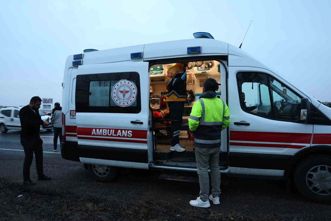 NEVŞEHİR’DE KONTROLDEN ÇIKAN HAFİF TİCARİ ARAÇ, TAKLA ATARAK DURABİLDİ. KAZADA SÜRÜCÜ...