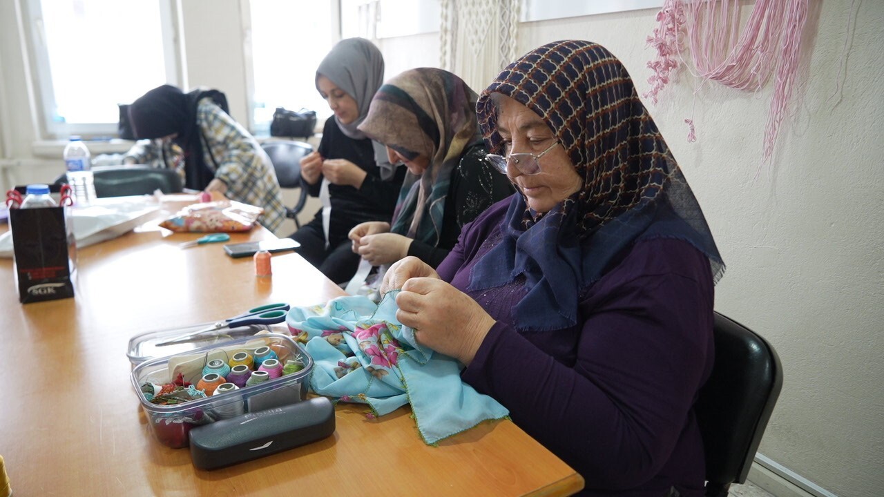 NİĞDE’DE HAYAT BOYU ÖĞRENME ÇALIŞMALARI HER GEÇEN GÜN DAHA GENİŞ KİTLELERE ULAŞIRKEN, AÇILAN...