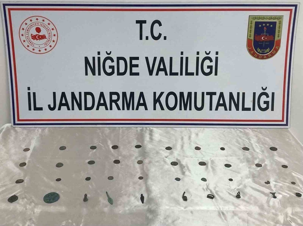 NİĞDE İL JANDARMA KOMUTANLIĞI’NIN YÜRÜTTÜĞÜ ÇALIŞMALAR KAPSAMINDA, TARİHİ ESER KAÇAKÇILIĞINA...