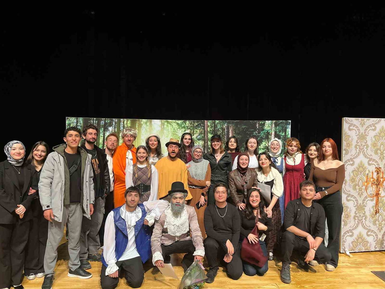 NİĞDE ÖMER HALİSDEMİR ÜNİVERSİTESİ KAMPÜS GENÇ OFİS TİYATRO EKİBİ, MOLİERE’NİN KLASİK ESERİ ZORAKİ...