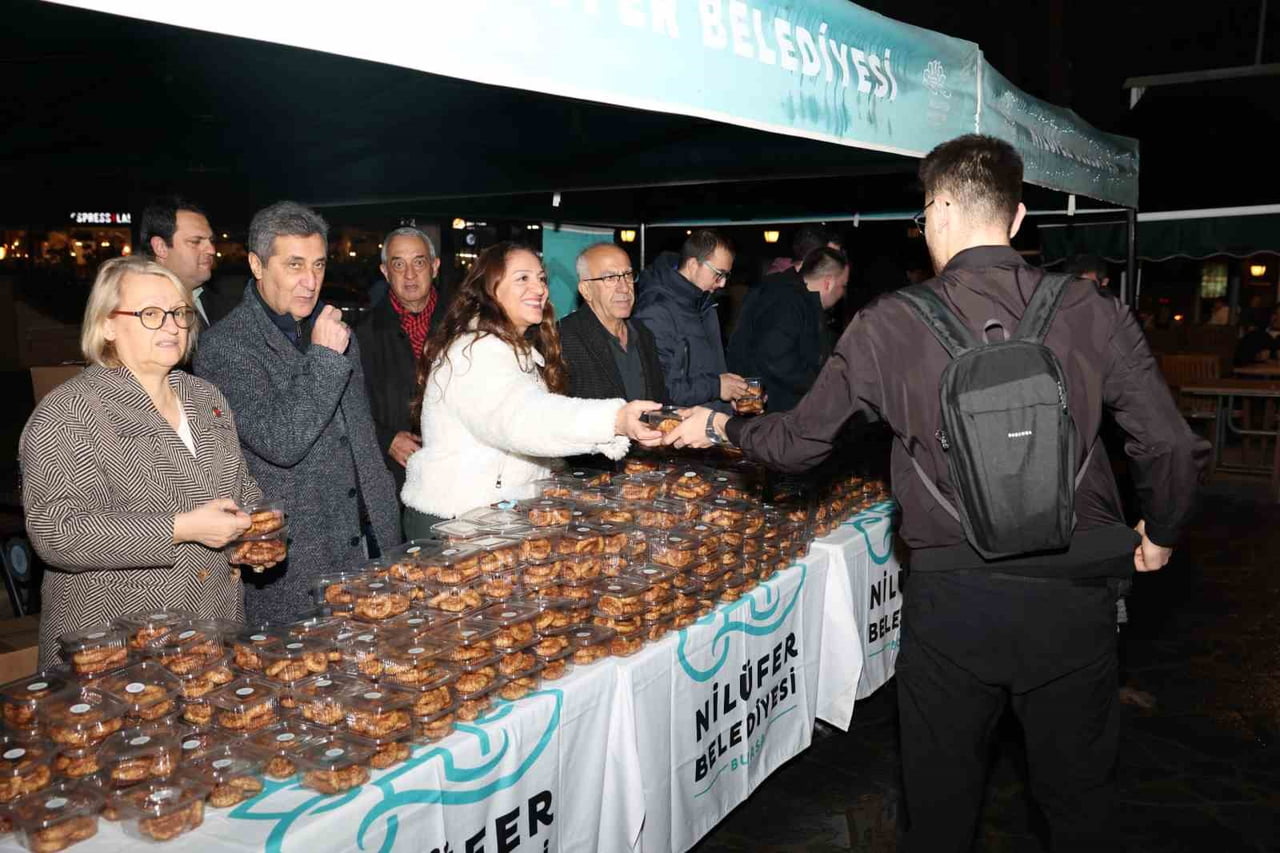 NİLÜFER BELEDİYESİ, ÜÇ AYLARIN BAŞLANGICINI MÜJDELEYEN REGAİP KANDİLİ’NDE PAYLAŞMA GELENEĞİNİ...