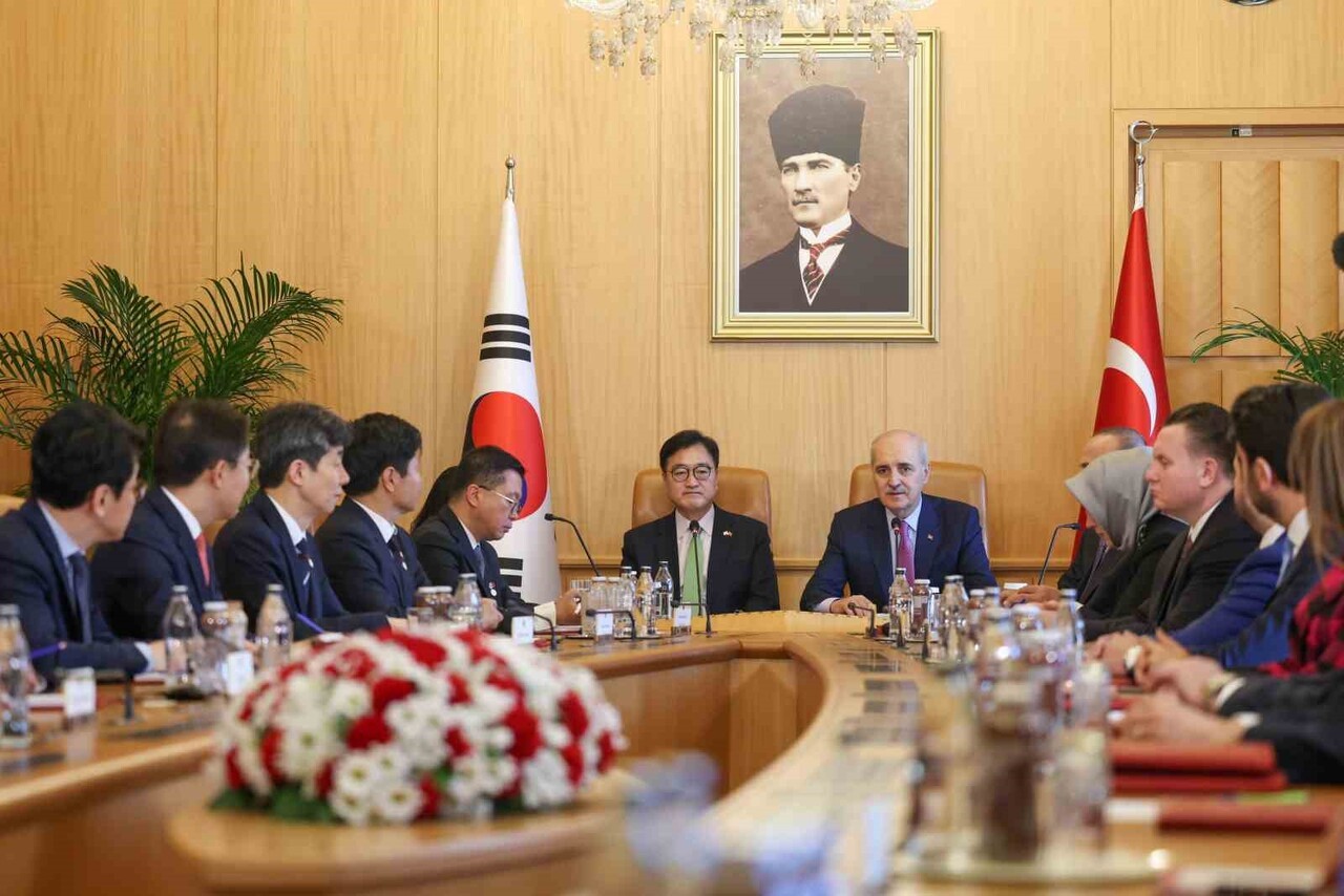 NUMAN KURTULMUŞ, KORE CUMHURİYETİ ULUSAL MECLİSİ BAŞKANI WOO WONSHİK İLE GÖRÜŞTÜ