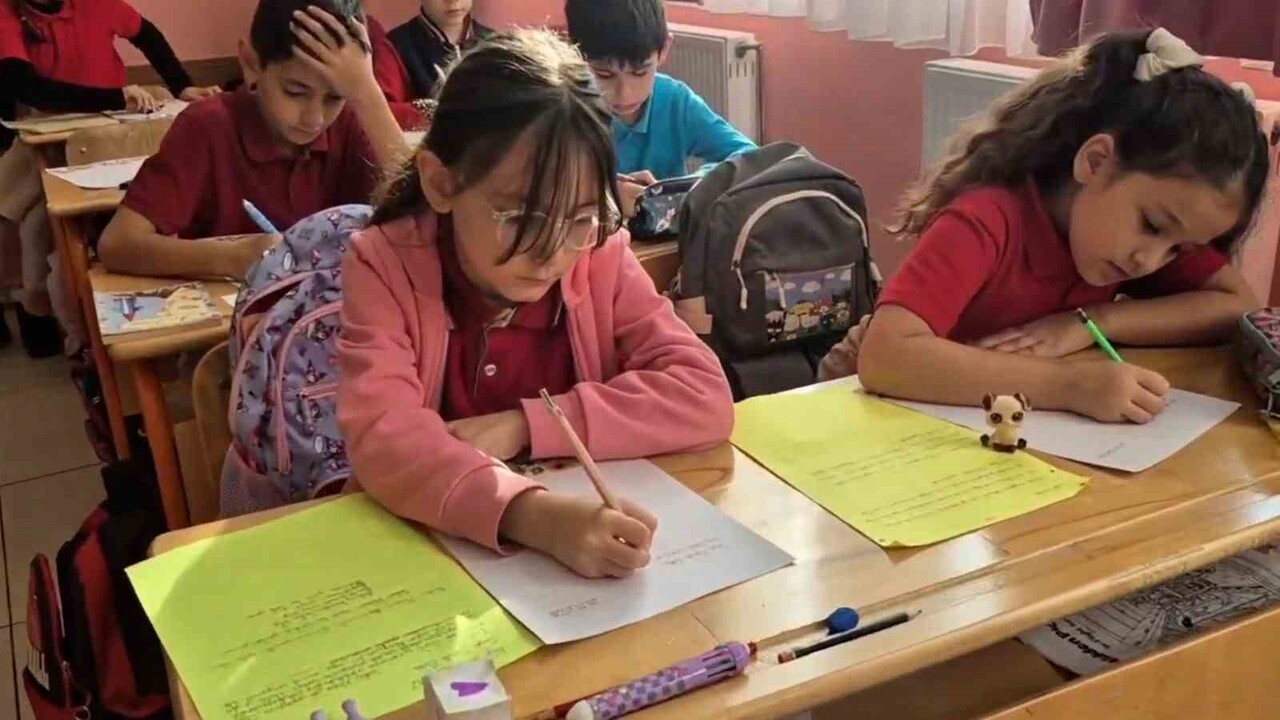 ÖĞRETMEN VE ÖĞRENCİLER DUYGULARINI MEKTUPLARA DÖKEREK DÜZCE’YE GÖNDERDİ.