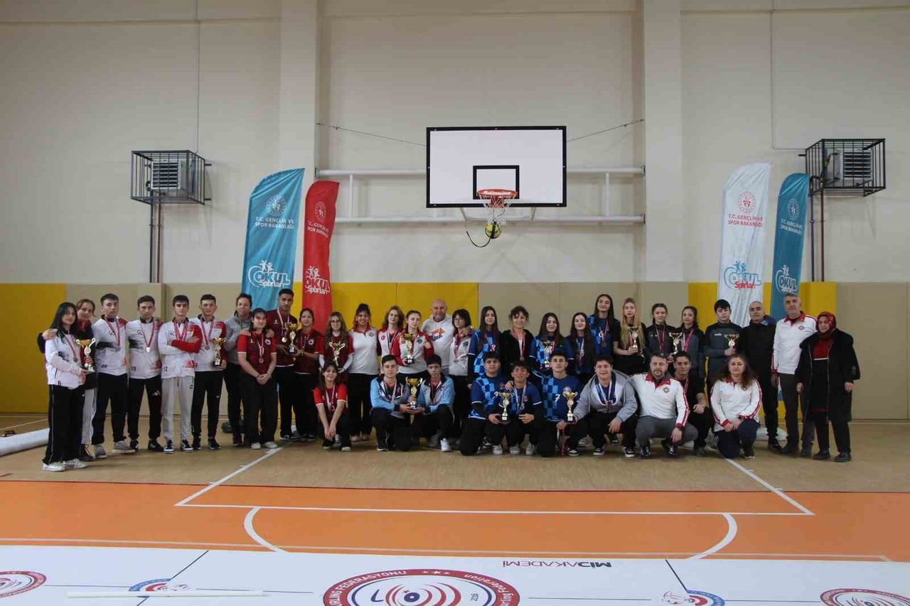 OKUL SPORLARI FLOOR CURLİNG GENÇLER MÜSABAKALARI, İSMET PAŞA ORTAOKULU SPOR SALONU’NDA...