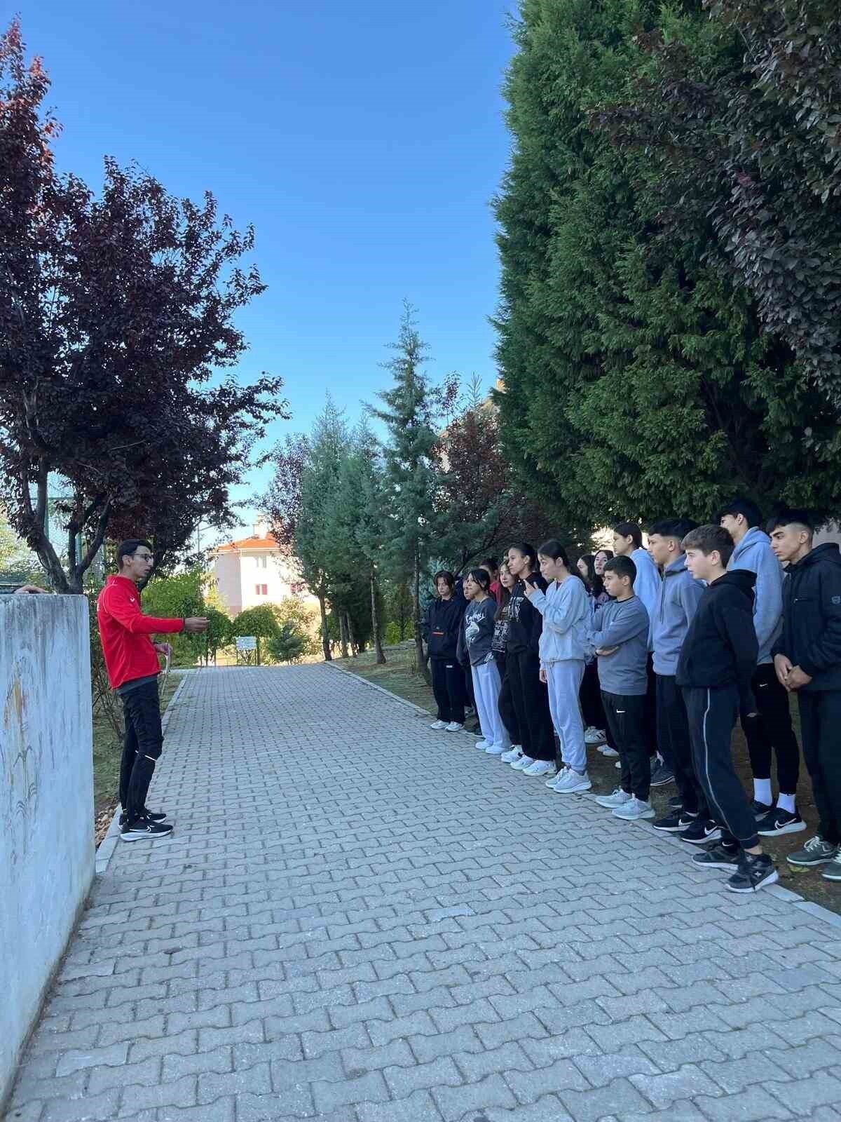 OKULDA DÜZENLENEN SEÇMELERDE DERECEYE GİREN ÖĞRENCİLERE, MİLLİ SPORCU AHMET POLAT TARAFINDAN...