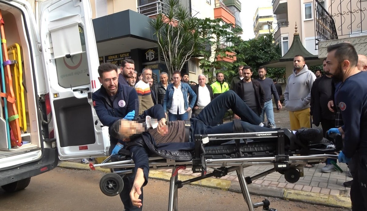 OLAY YERİNDEN UZAKLAŞAN ŞÜPHELİ CAMİ AVLUSUNDA HAYATINA SON VERMEK İSTEDİ.