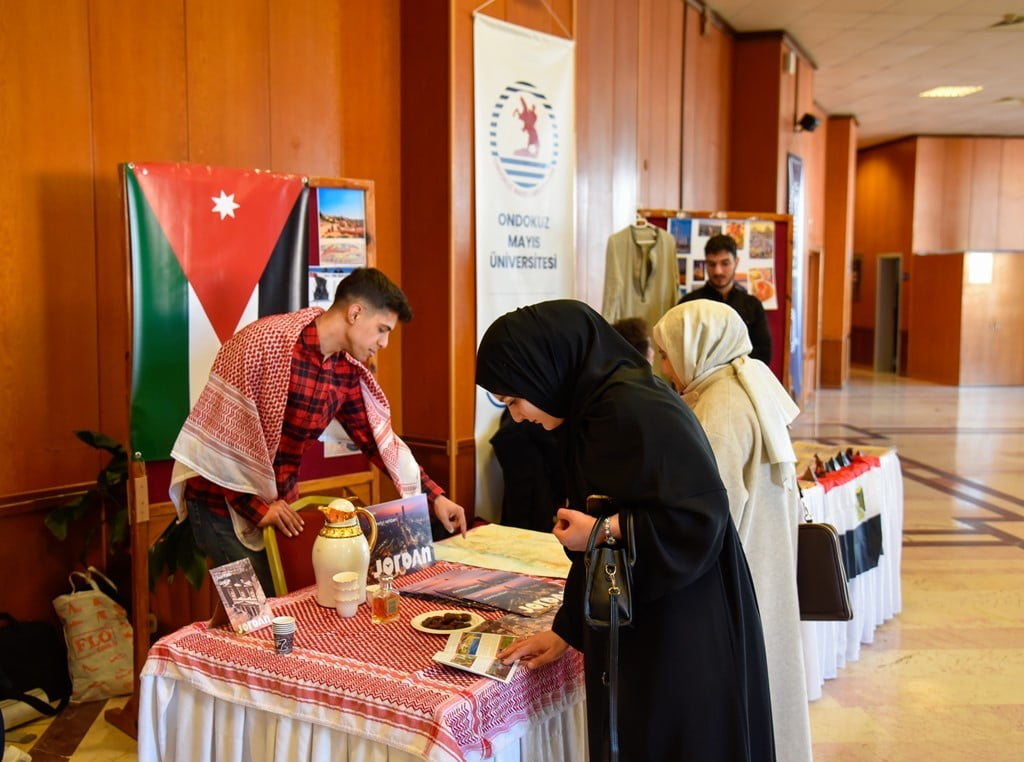 ONDOKUZ MAYIS ÜNİVERSİTESİ'NDE (OMÜ)  "DÜNYA ARAPÇA GÜNÜ" KAPSAMINDA DÜZENLENEN PROGRAMDA...