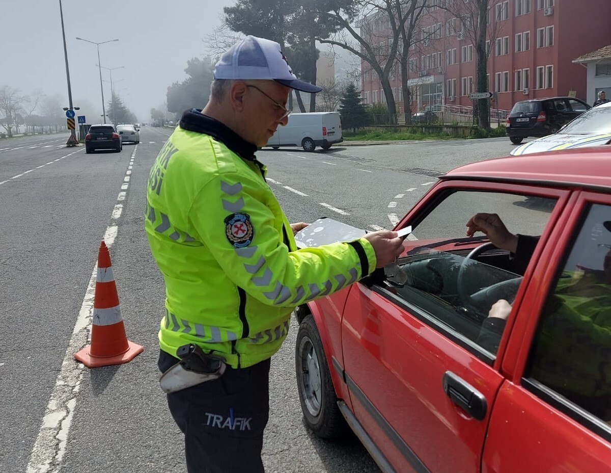 ORDU’DA POLİS EKİPLERİ TARAFINDAN TRAFİK KAZALARINI AZALTMAYA YÖNELİK YAPILAN DENETİMLERDE SON BİR...