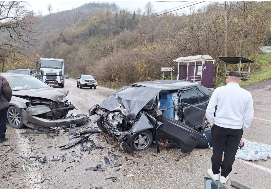 ORDU’NUN FATSA İLÇESİNDE TOFAŞ MARKA OTOMOBİL İLE YABANCI PLAKALI FARKLI BİR OTOMOBİLİN ÇARPIŞMASI...