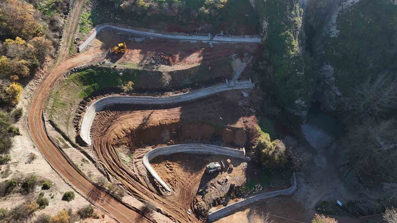 ORHANGAZİ TARAFINDAN OSMANLI’NIN İLK BAŞŞEHRİ YENİŞEHİR’E BAĞLI YARHİSAR KÖYÜNE YAPTIRILAN NİLÜFER...