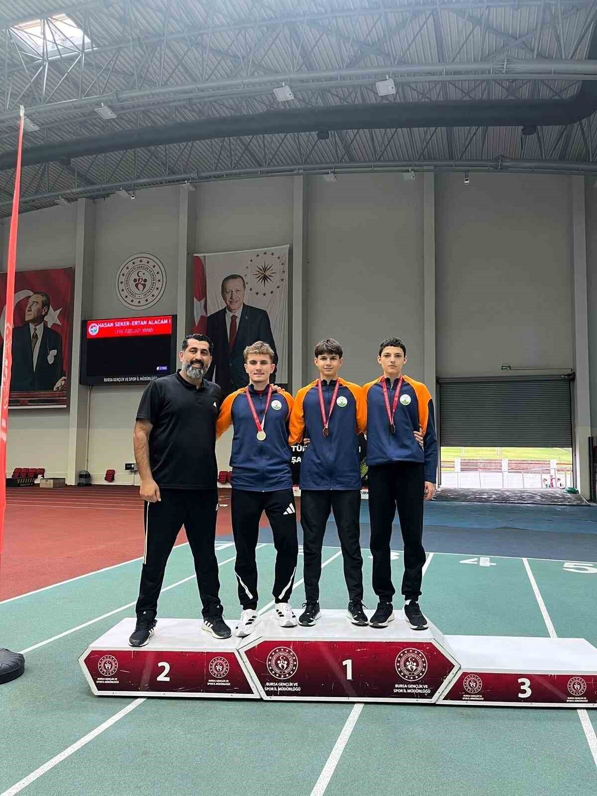 OSMANGAZİ BELEDİYESPOR ATLETİZM TAKIMI SPORCULARI, MERHUM ZİYA ERTAN ALAÇAM VE HASAN ŞEKER SALON...