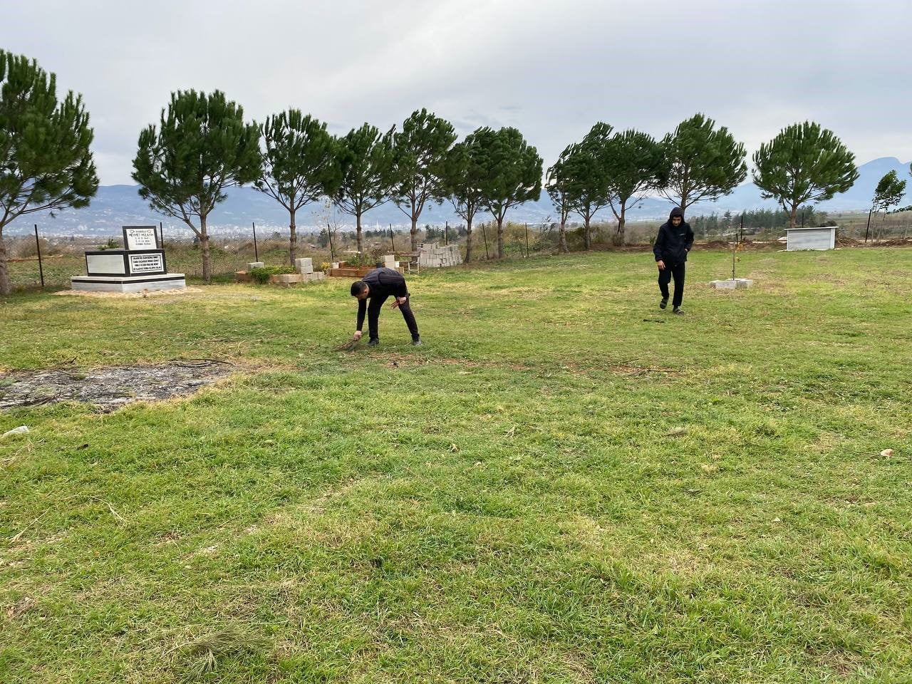OSMANİYE’DE GENÇLERDEN ÖRNEK DAVRANIŞ BAYRAK YENİLENDİ, ÇEŞMELER ONARILDI