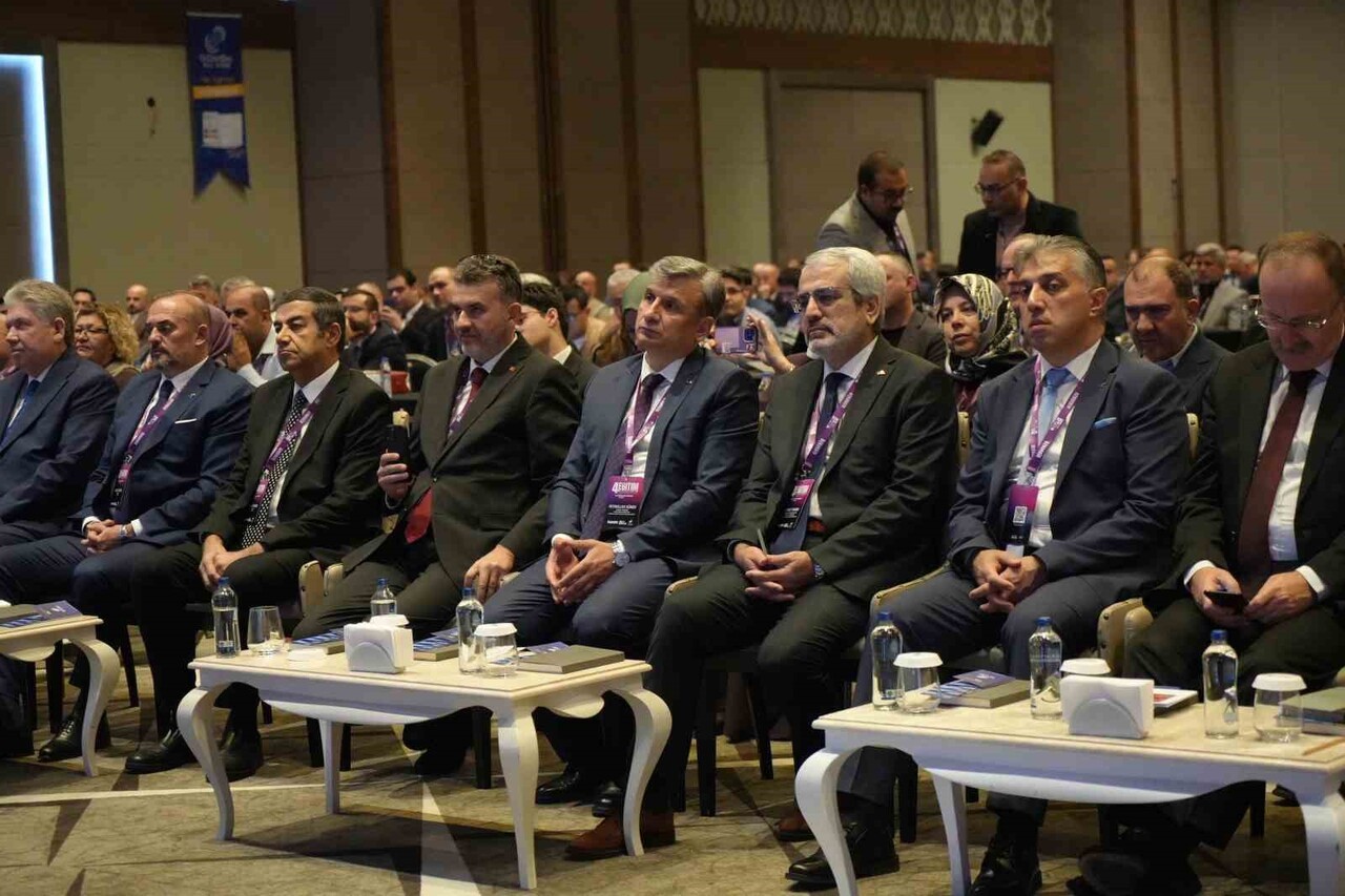 ÖZEL ÖĞRETİM KURUMLARI BİRLİĞİ DERNEĞİ (ÖZKURBİR) TARAFINDAN DÜZENLENEN 4. EĞİTİM SEMPOZYUMU...