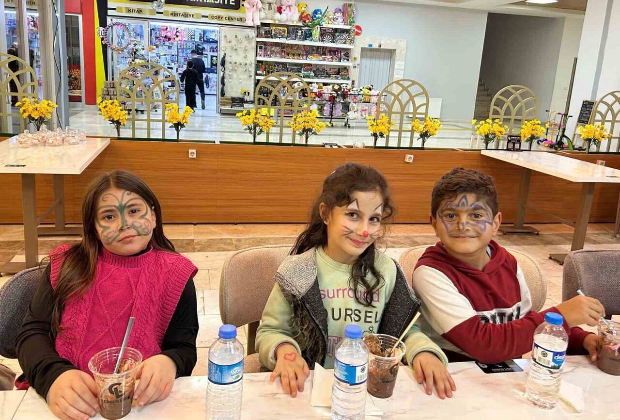 PATNOSLU ÖĞRENCİLER “TOTİ İLE POTİ” OYUNUNU İZLEDİ