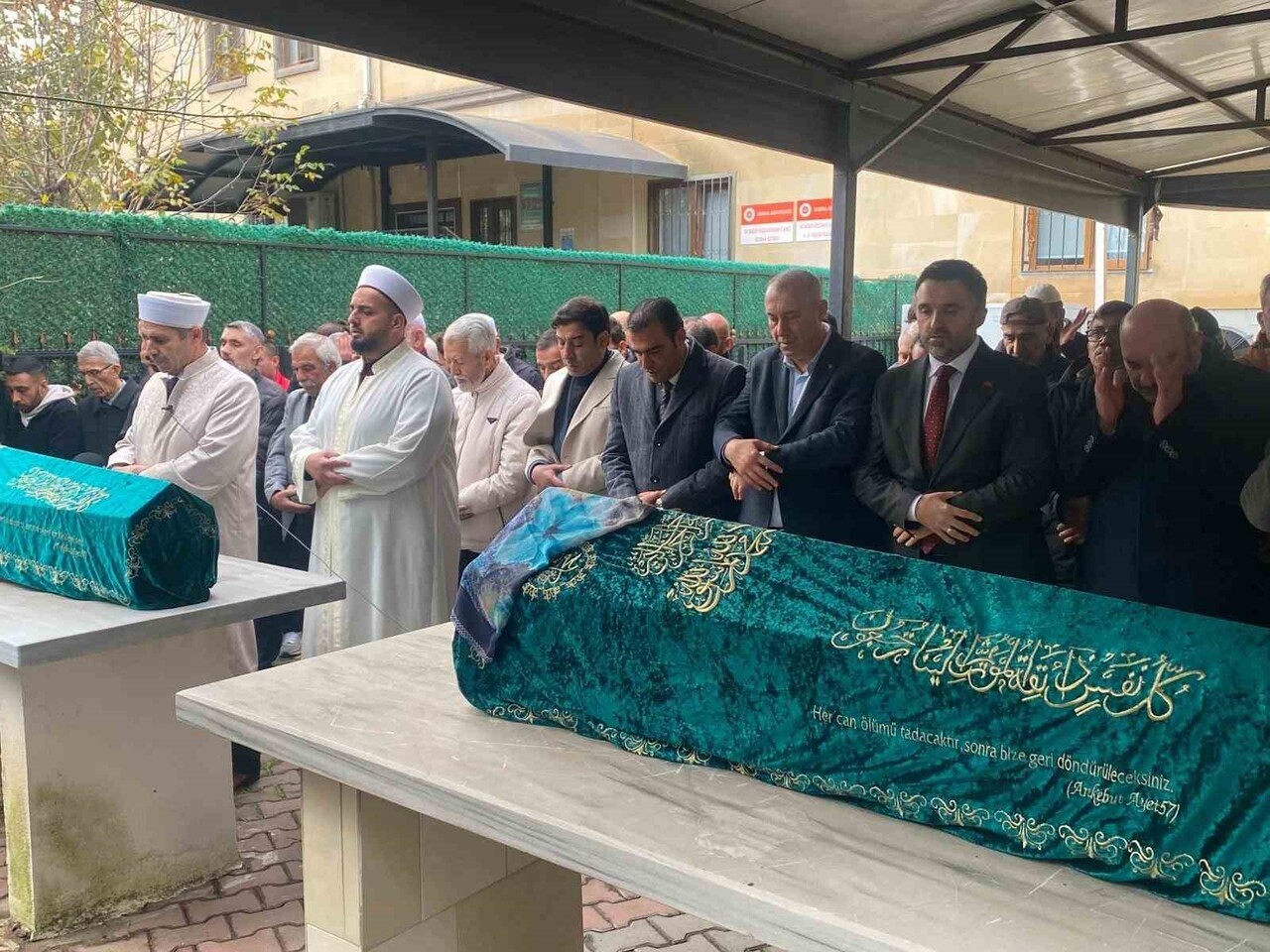 PENDİK'TE BİR EVDE DÜN MEYDANA GELEN VE YANGIN ESNASINDA İÇERİDE BULUNAN Ö.S. (2), Z.S. (5) VE...