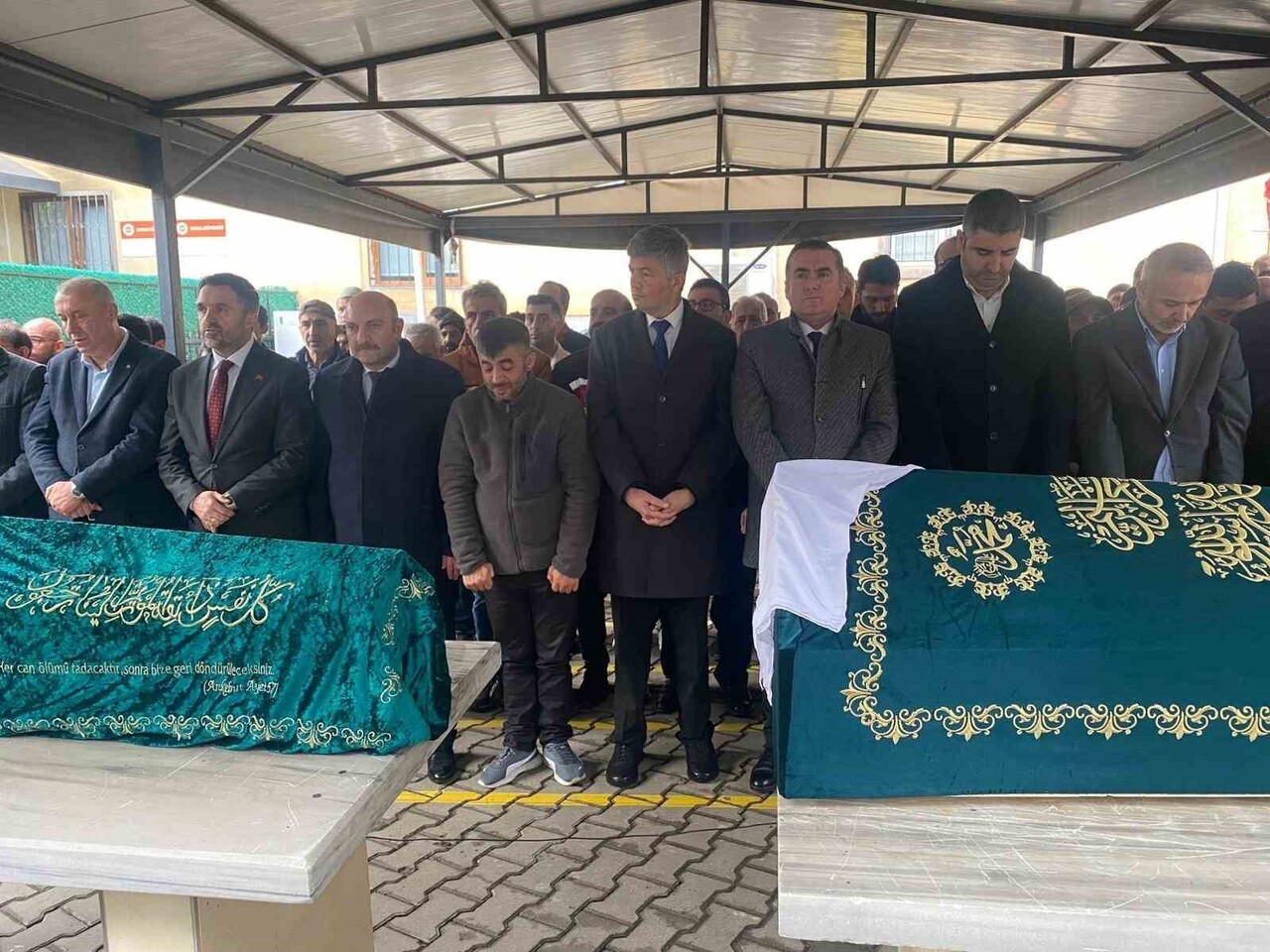 PENDİK'TE BİR EVDE DÜN MEYDANA GELEN VE YANGIN ESNASINDA İÇERİDE BULUNAN Ö.S. (2), Z.S. (5) VE...