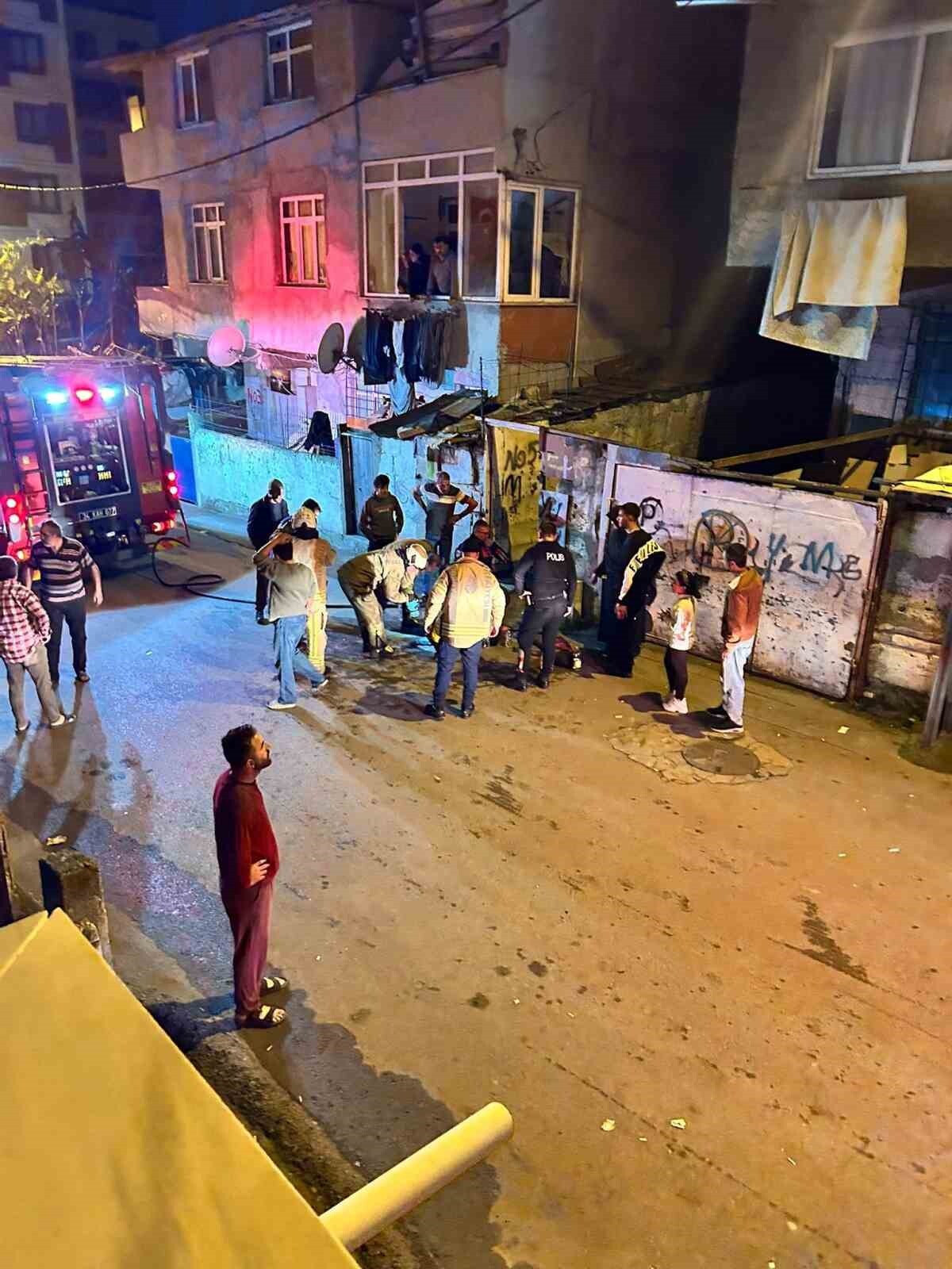 PENDİK'TE GECE SAATLERİNDE BİR EVDE ÇIKAN YANGINDA EVDE BULUNAN 3 ÇOCUK, FECİ ŞEKİLDE HAYATINI...