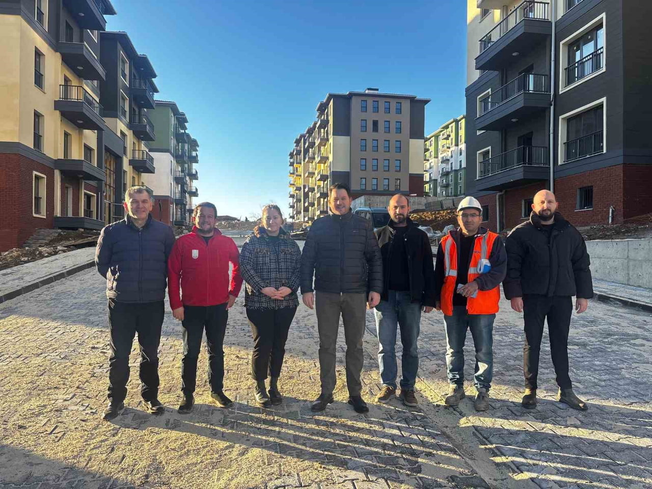 PINARHİSAR BELEDİYE BAŞKANI İHSAN TALAY, TOKİ 2. ETAP KONUT PROJESİ ALANINDA TEKNİK EKİBİYLE...