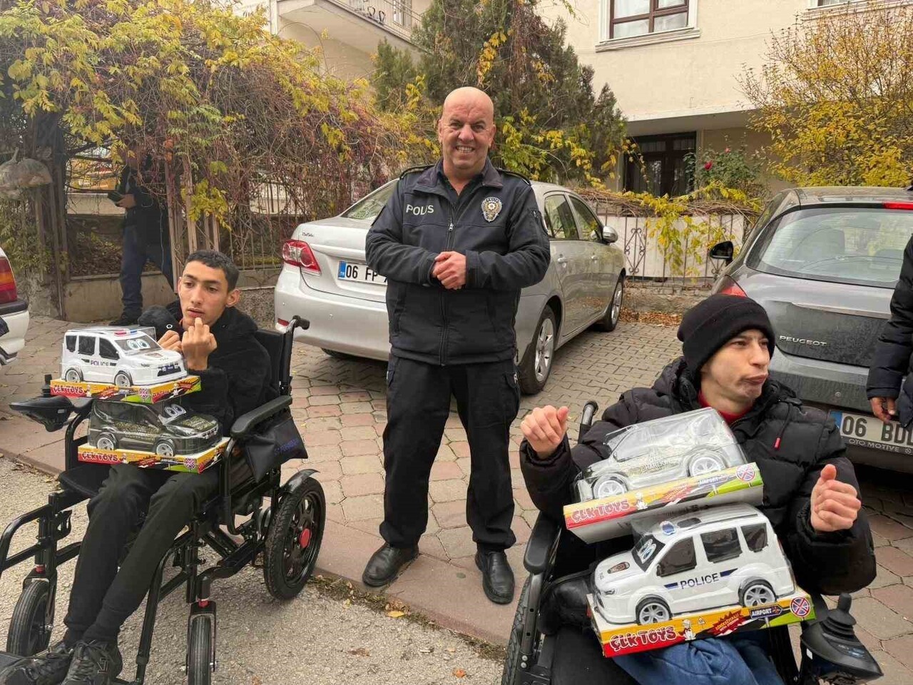 POLİS MEMURU MUSTAFA ŞAHİN, ANKARA’DA START VERİLEN VE 81 İLİ KAPSAYAN GEZİCİ AŞEVİ ARACI PROJESİ...