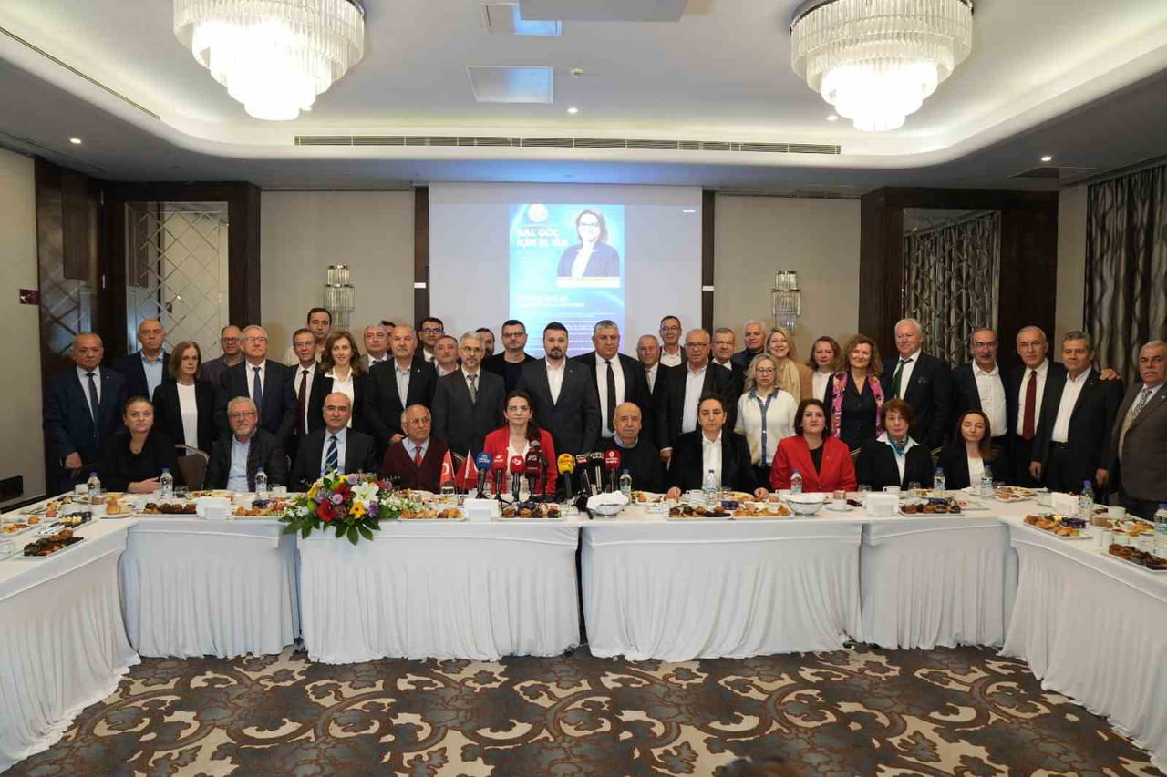 PROF. DR. FAHRİYE VATANSEVER AĞCA, BAL-GÖÇ’ÜN 20. GENEL KURULU’NDA "DEMOKRASİ, ŞEFFAFLIK VE...