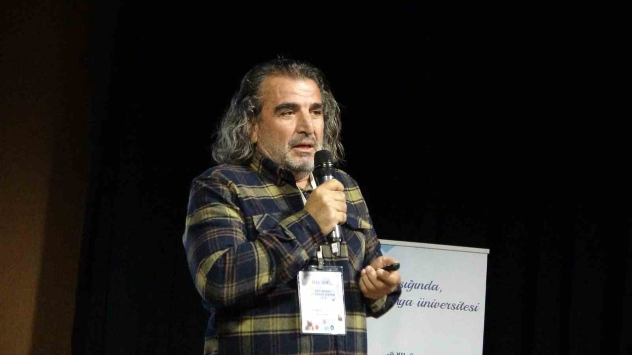 PROF. DR. LOKMAN ASLAN, "KRİZ ANINDA VETERİNER HEKİMİN ROLÜ" BAŞLIKLI IVSA VAN ZİRVESİNDE...