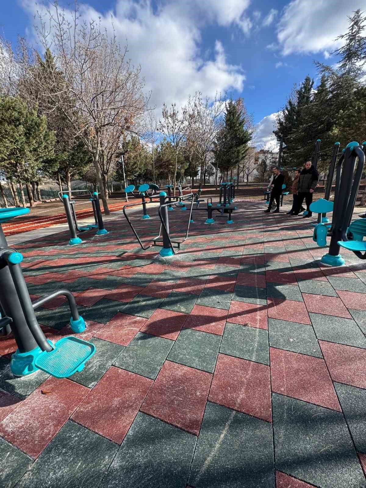 PURSAKLAR BELEDİYESİ TARAFINDAN BAŞLATILAN YENİLEME ÇALIŞMALARI KAPSAMINDA YENİLENEN TURGUT ÖZAL...