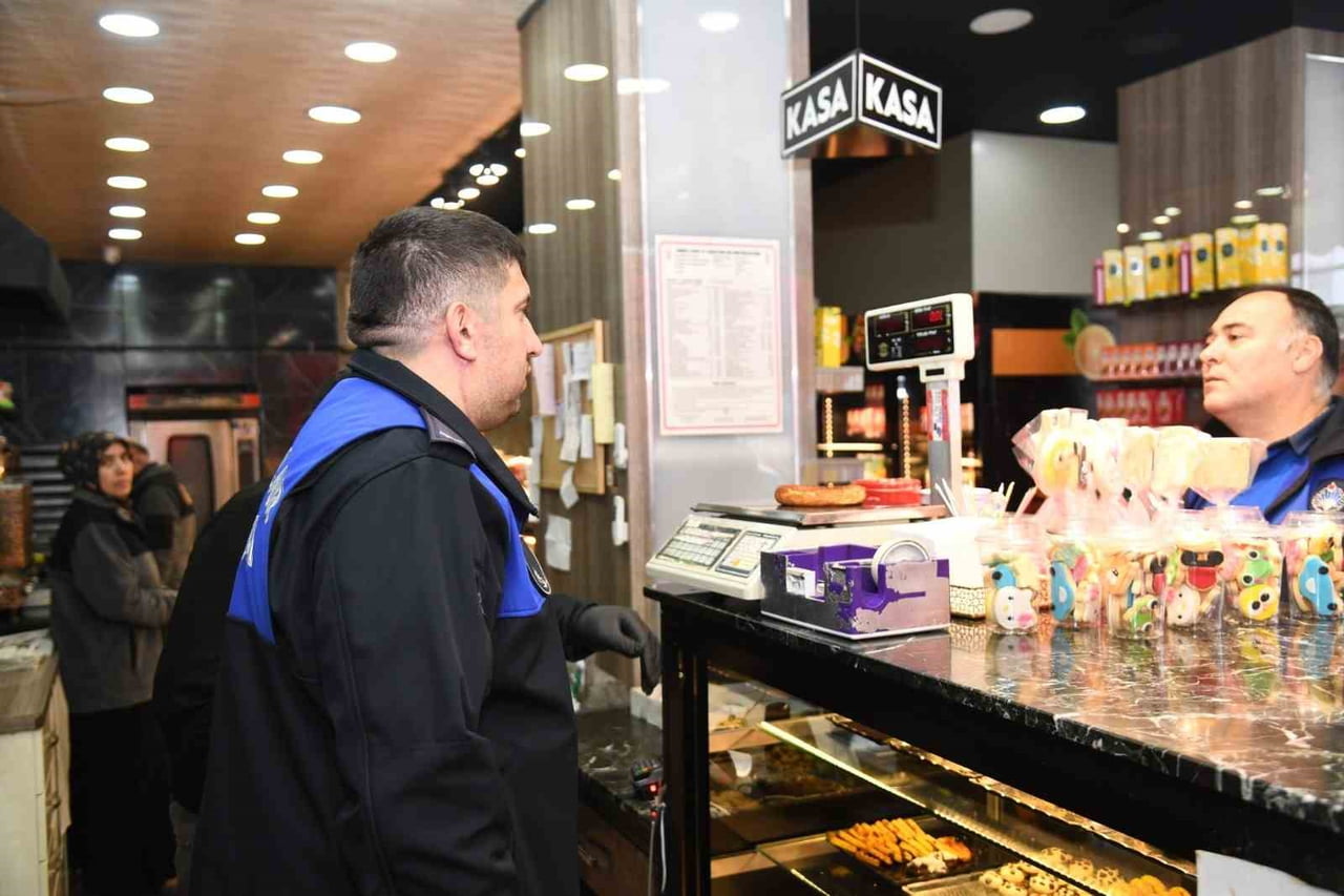 PURSAKLAR BELEDİYESİ, YAKLAŞAN YENİ YIL ÖNCESİNDE VATANDAŞLARIN SAĞLIKLI, GÜVENLİ VE HUZURLU BİR...