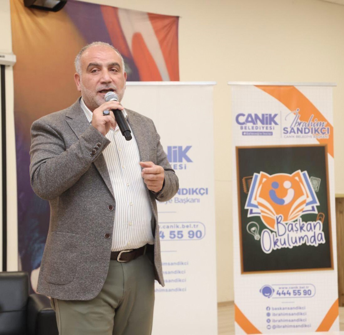 "BAŞKAN OKULUMDA" PROGRAMIYLA İLÇEDEKİ ÖĞRENCİLERLE BULUŞMAYA DEVAM EDEDEN CANİK BELEDİYE BAŞKANI...