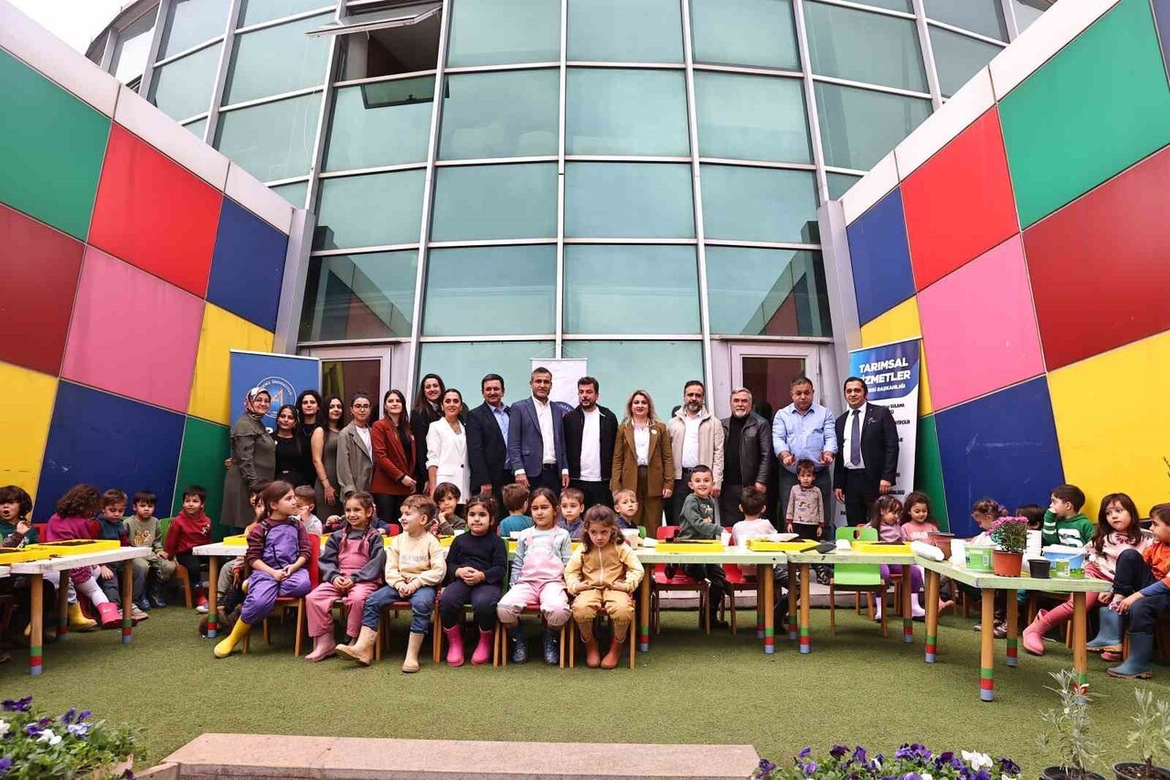 "BİR SAKSI, BİR UMUT" PROJESİNİN İLK ETKİNLİĞİ, DÖŞEMEALTI EKOLOJİK KREŞ'TE...