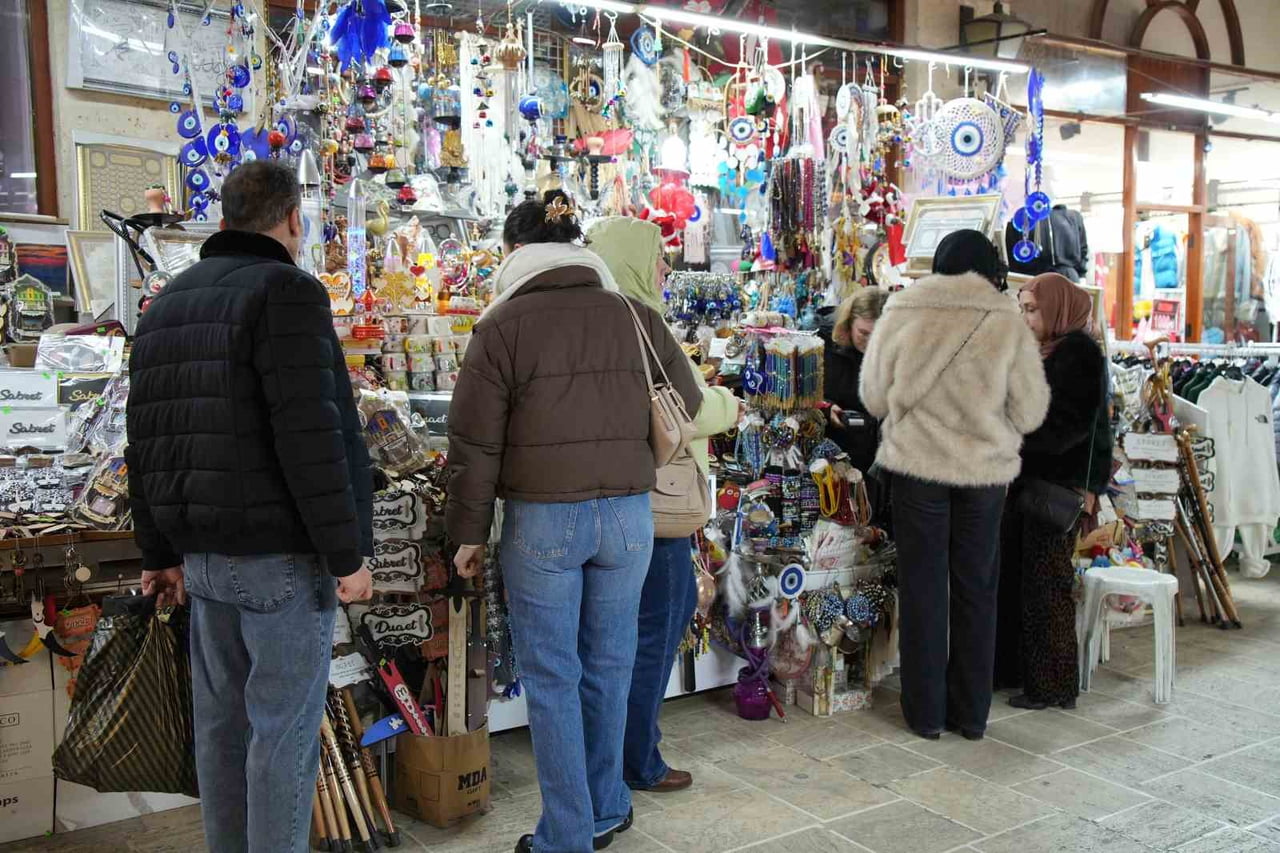 RAYİÇ BEDELLERİN BELİRLENME YÖNTEMİNE DE DEĞİNEN SANIŞ, DÜKKÂNLAR İHALEYE ÇIKTIĞINDA KİRA...