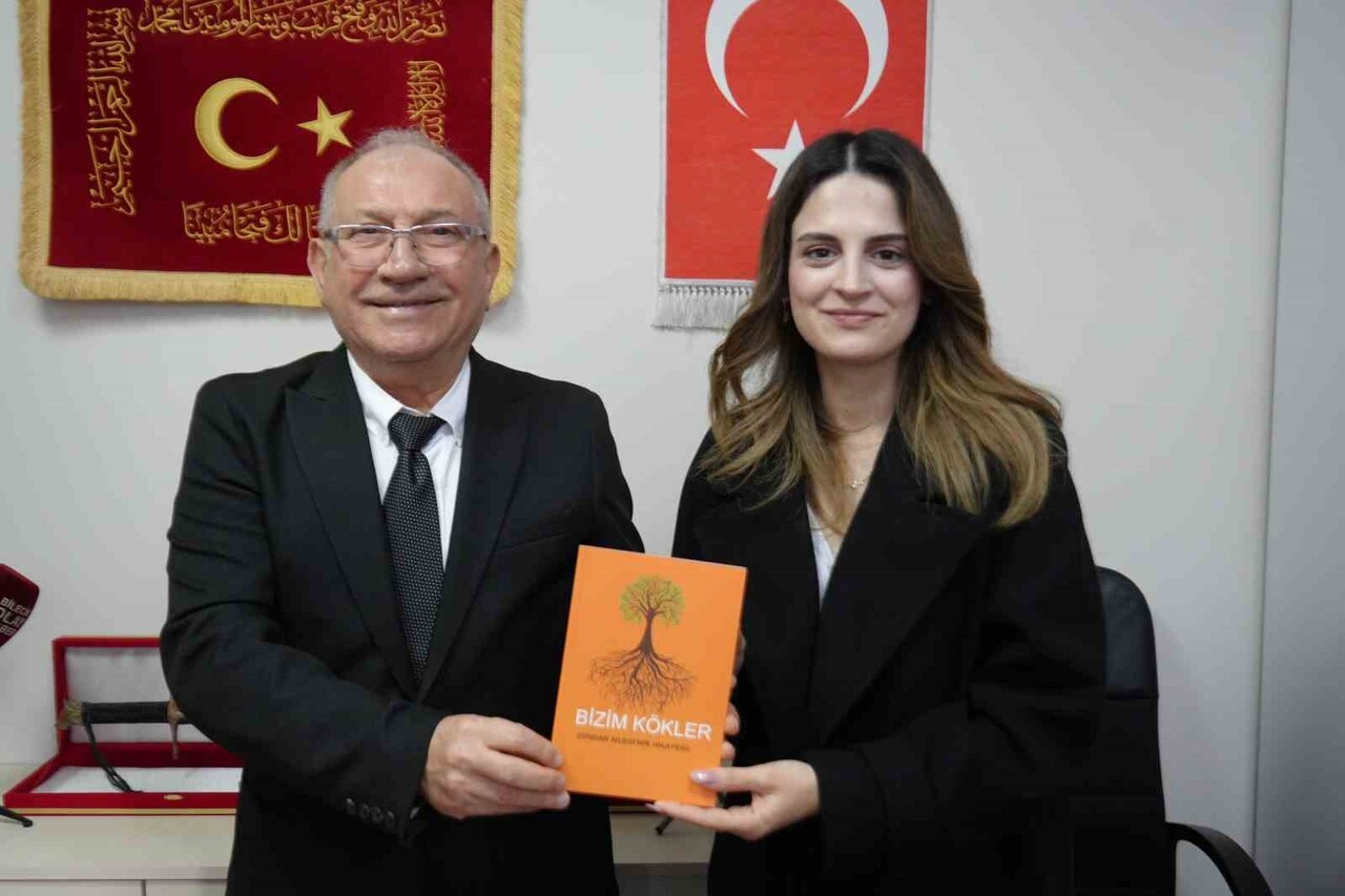 RECEP DİNDAR BURS VERDİĞİ ÖĞRENCİ KİTAP HEDİYE