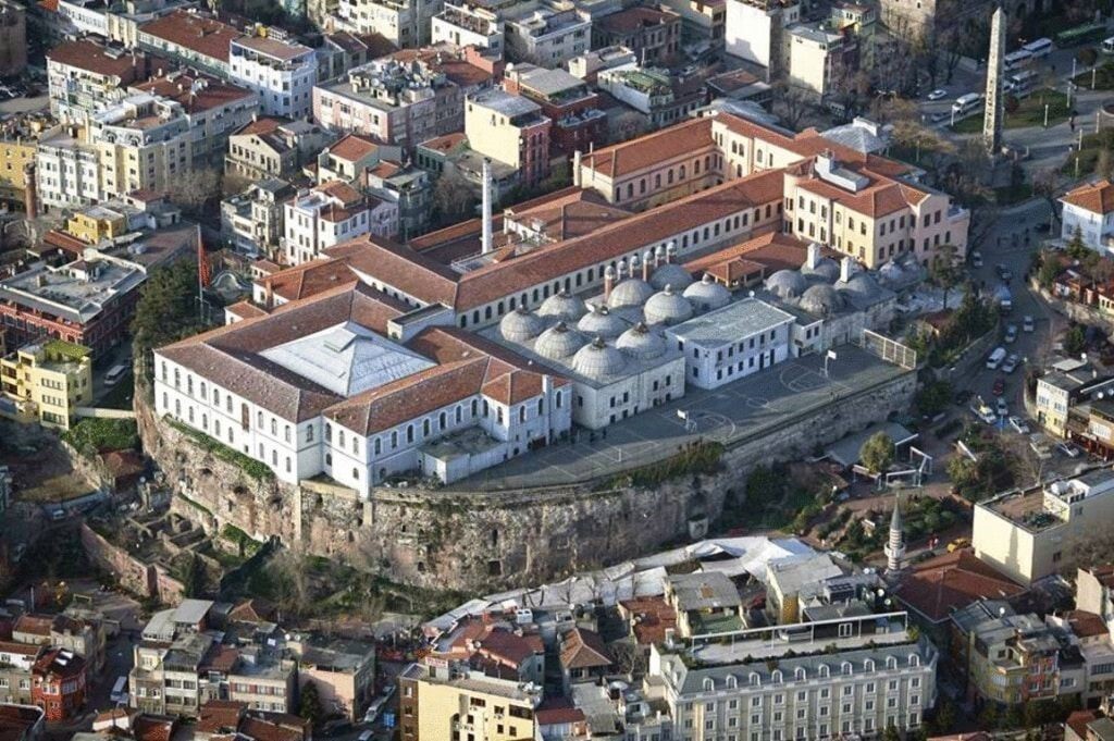 RESMİ GAZETE'DE YAYIMLANAN ATAMA KARARLARINA GÖRE, ESKİ DİYANET İŞLERİ BAŞKANI PROF. DR. MEHMET...