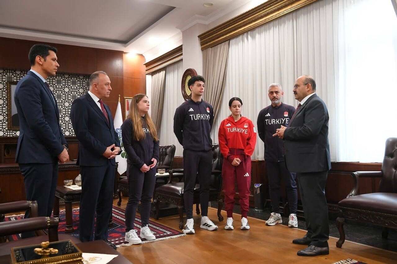 RİYAD 2025’TE BAŞARILI OLAN SPORCULARA VALİ USTAOĞLU’NDAN TEBRİK