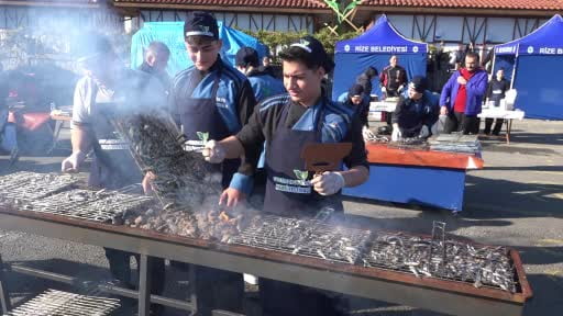 Rize'de hamsi festivalinin gözdesi ‘Hamsili su böreği ve hamsili döner' oldu