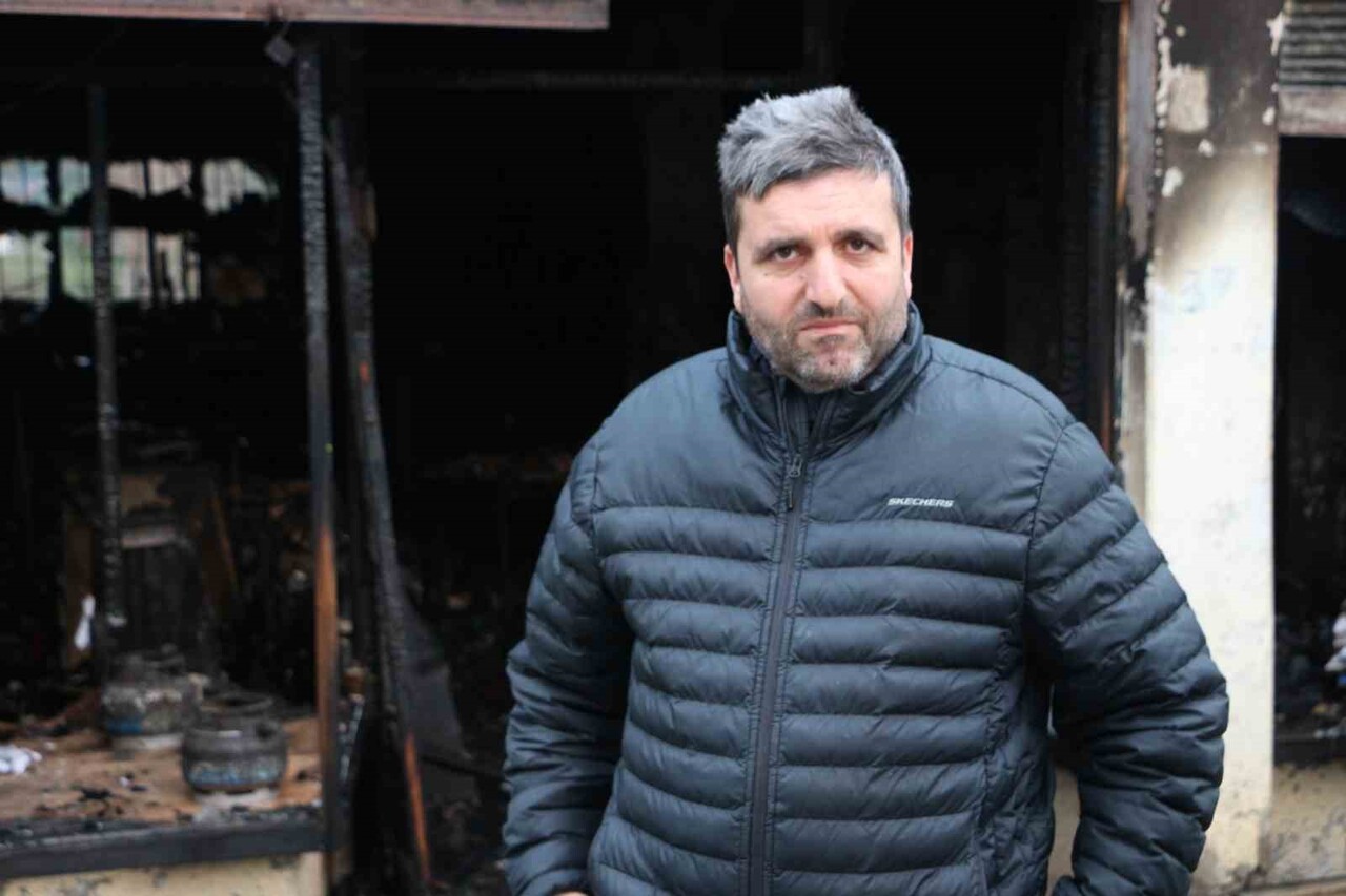 RİZE’NİN GÜNEYSU İLÇESİNDE BİR BAKKALIN ‘EKMEKTEN BAŞKA BİR ŞEYİ VERESİYE ALAMAZSIN’ DEDİĞİ ŞAHIS...