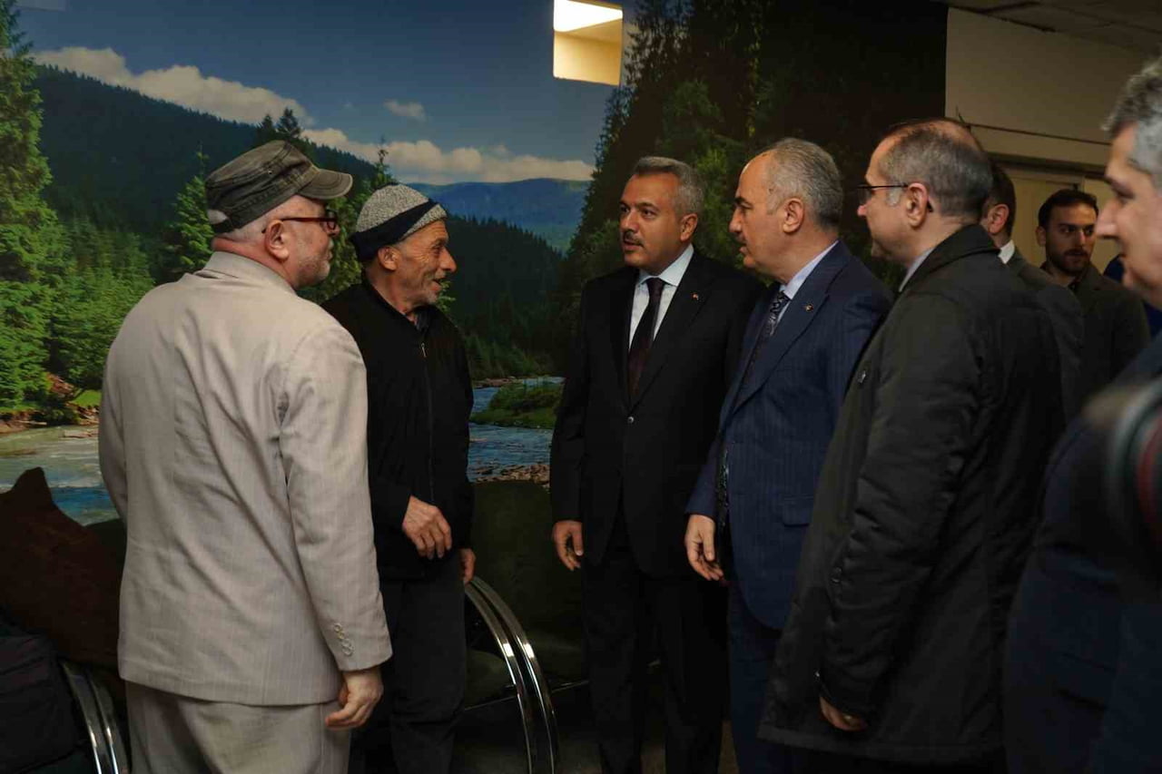 RİZE VALİSİ İHSAN SELİM BAYDAŞ VE RİZE BELEDİYE BAŞKANI RAHMİ METİN, 2026’NIN İLK DAKİKALARINA...