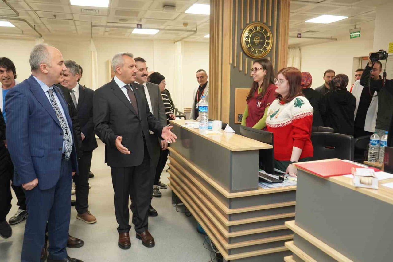 RİZE VALİSİ İHSAN SELİM BAYDAŞ VE RİZE BELEDİYE BAŞKANI RAHMİ METİN, 2026’NIN İLK DAKİKALARINA...