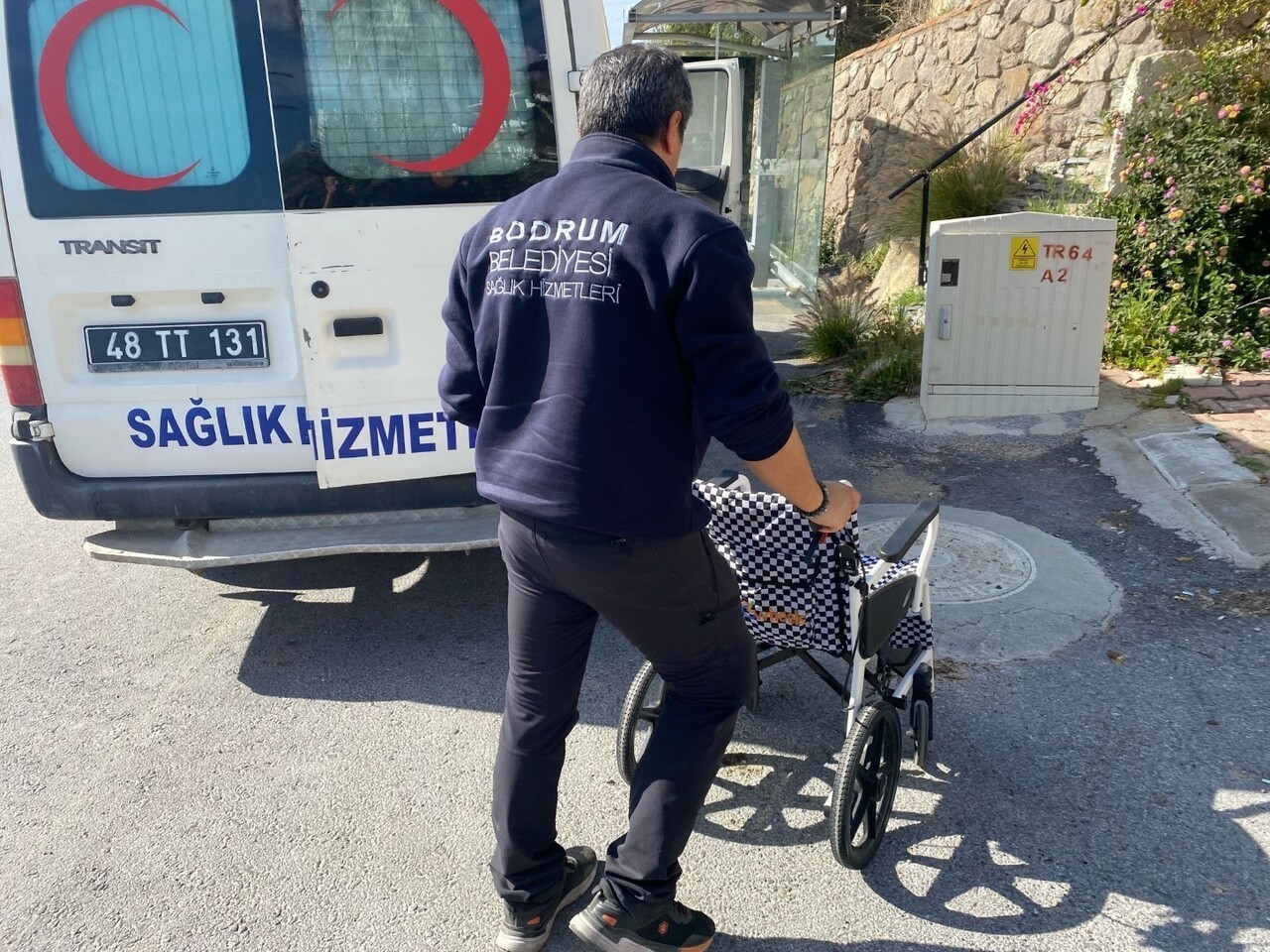 SAĞLIK HİZMETLERİNDEN MEDİKAL MALZEME DESTEĞİ