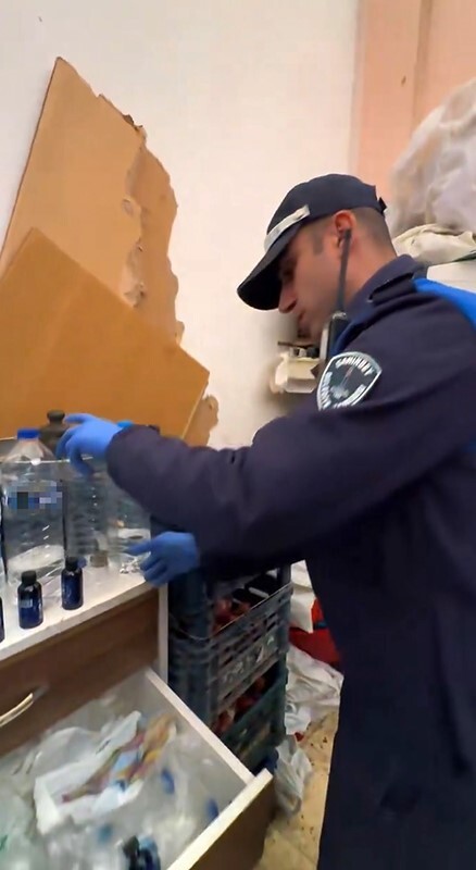 ŞAHİNBEY BELEDİYESİ EKİPLERİNİN BİR KASAP DÜKKANINA YÖNELİK DENETİMLERDE KAÇAK ALKOL, SAHTE ALKOL...