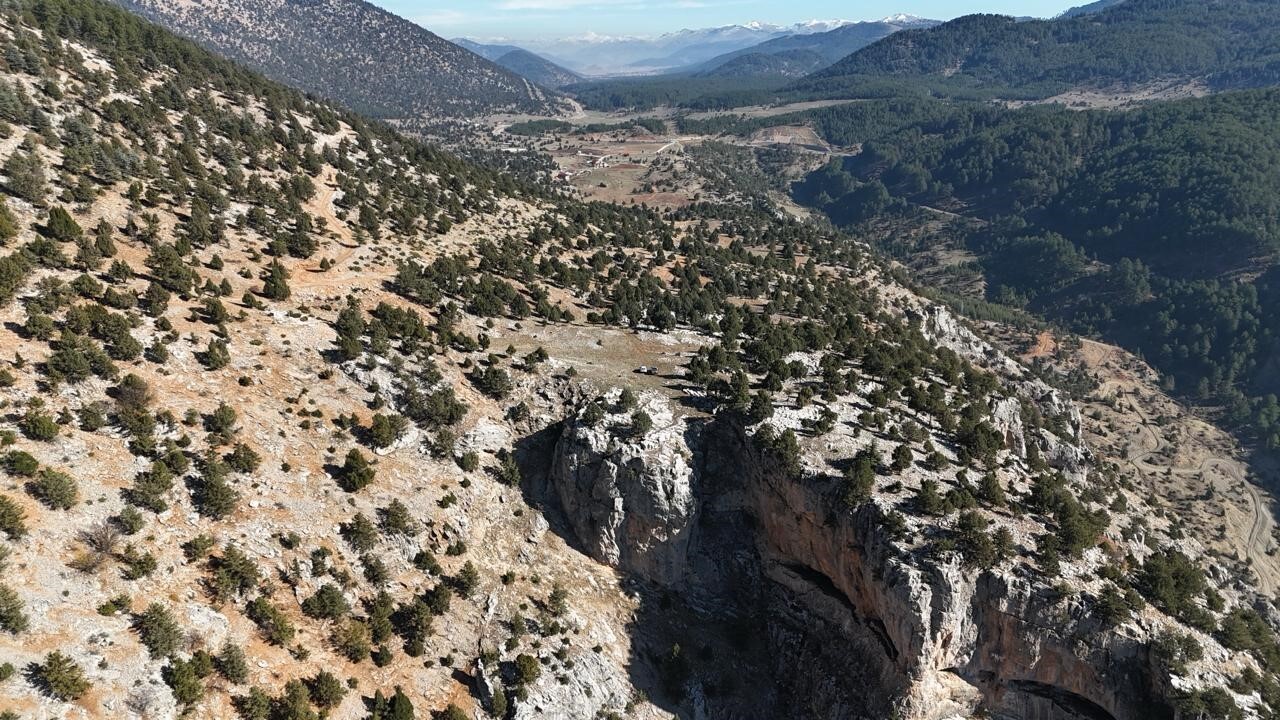 SAİMBEYLİ'DE 493 DÖNÜMLÜK ALAN, İÇERİSİNDE MOTOSİKLET PARKURLARI, KAMP ALANLARI, CAM SEYİR TERASI...